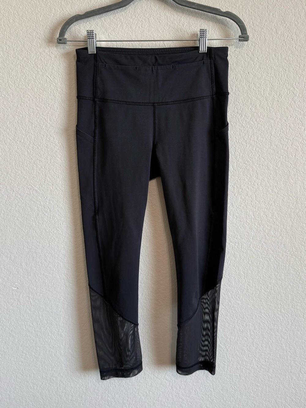 Lululemon Gait Keeper Leggings Black Mesh Drop in Pockets Cropped Length Size 6